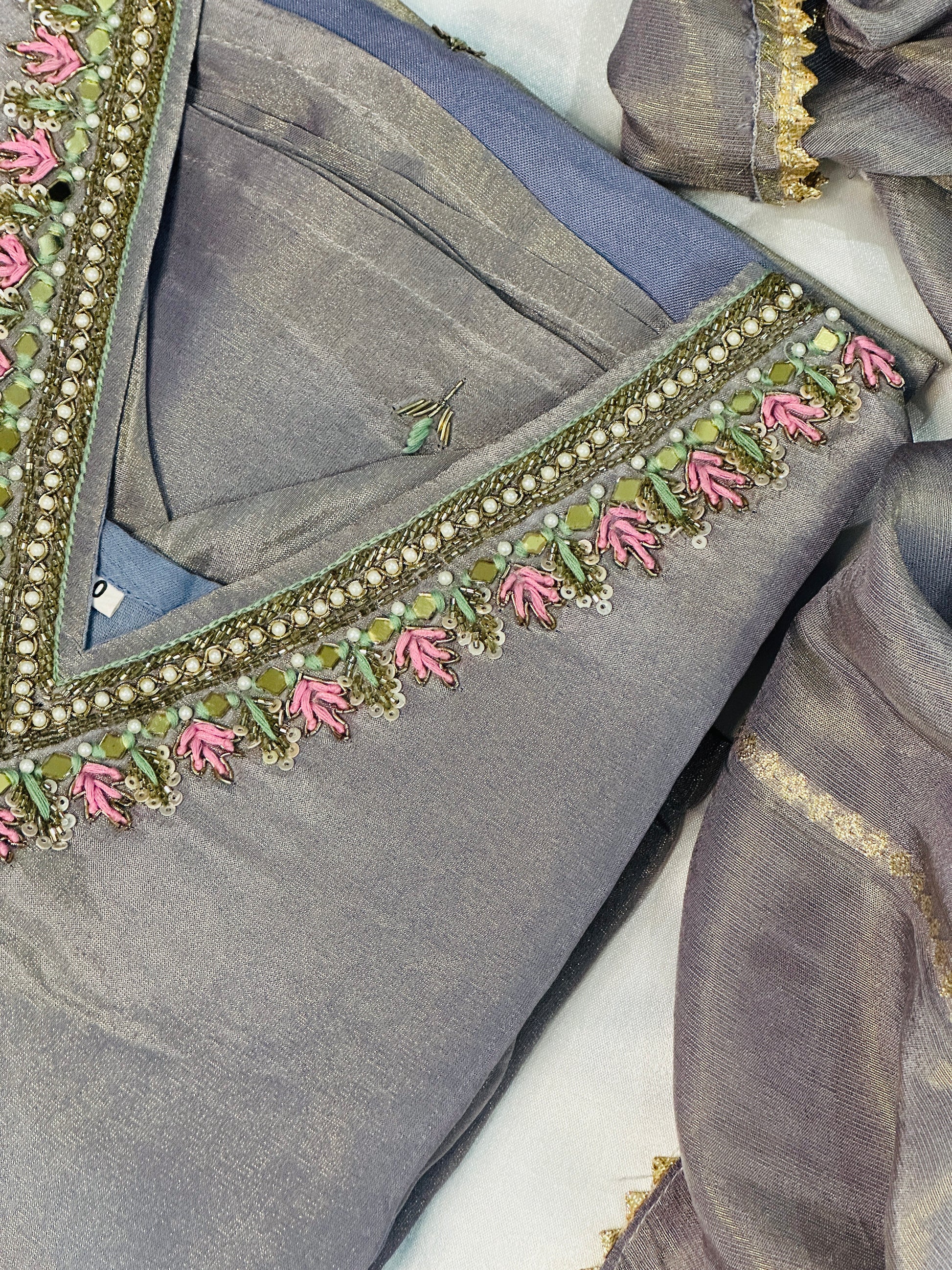 Minimal Salwar Set