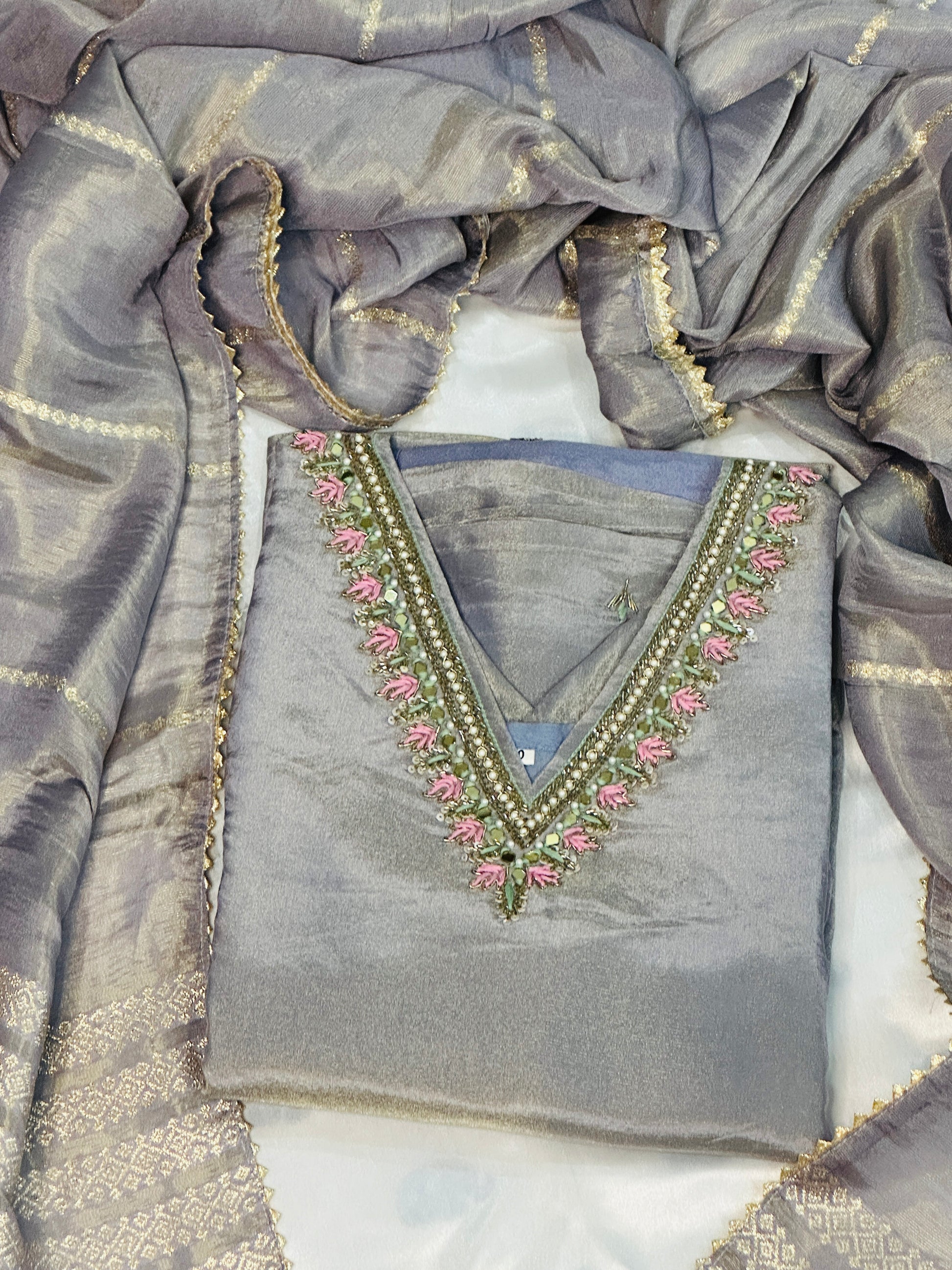 Minimal Salwar Set