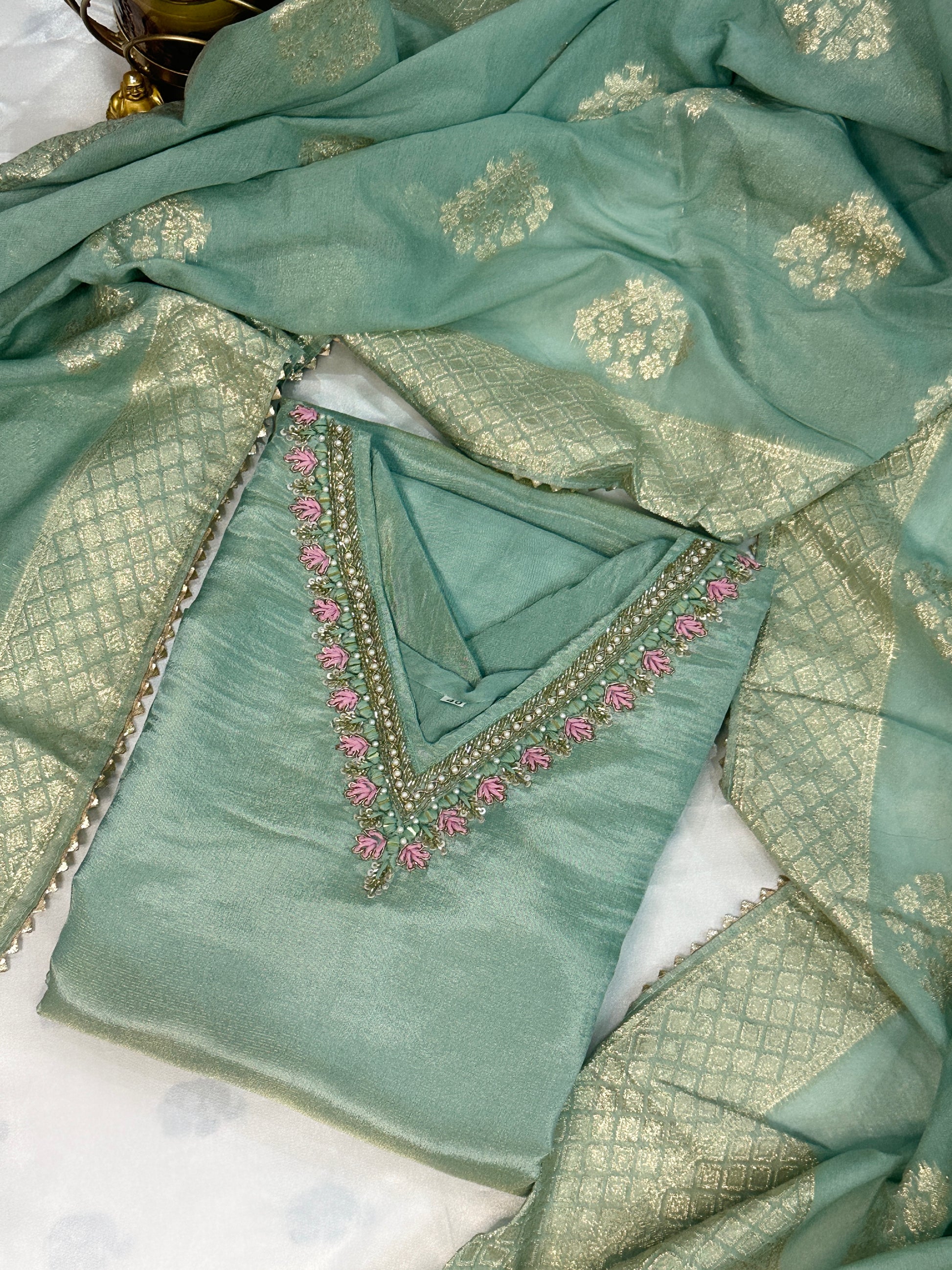 Minimal Salwar Set